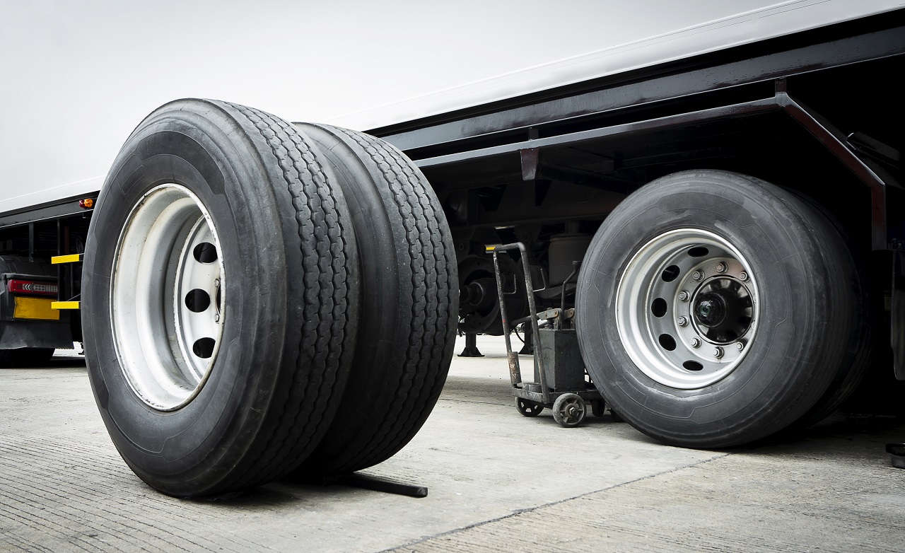 You are currently viewing Semi-trucks Need Roadside Assistance Too