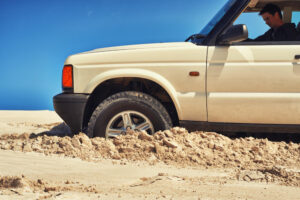 Read more about the article Beach Towing Service vs. Standard Towing: Understanding the Differences